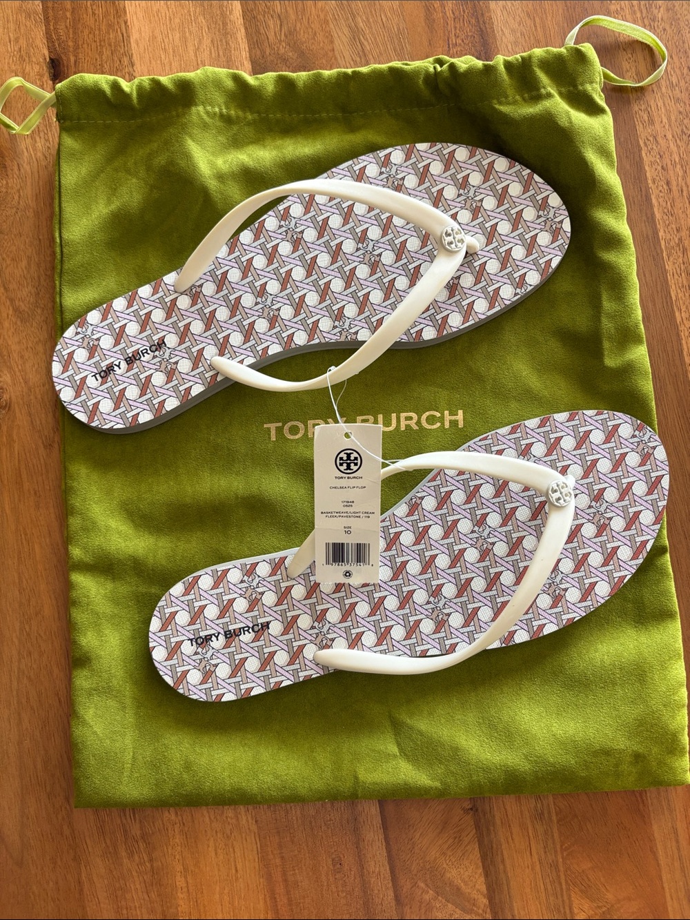 NWT Tory Burch Chelsea White Monogram Logo Pattern Flip Flops w/velvet Dust Bag